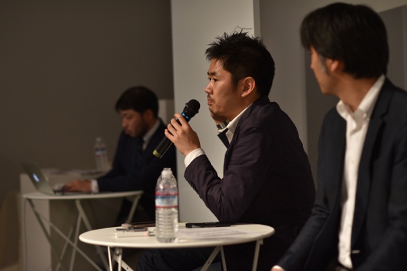 DSC_3572_700 写真:トークセッションの様子(長谷川敦士 その2)