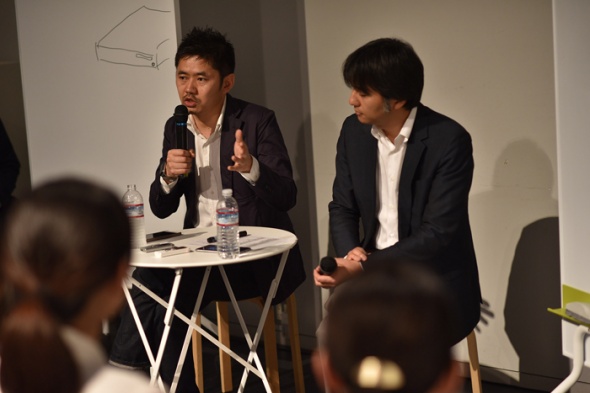 DSC_3576_700 写真:トークセッションの様子(長谷川敦士と宮嵜泰成 その2)