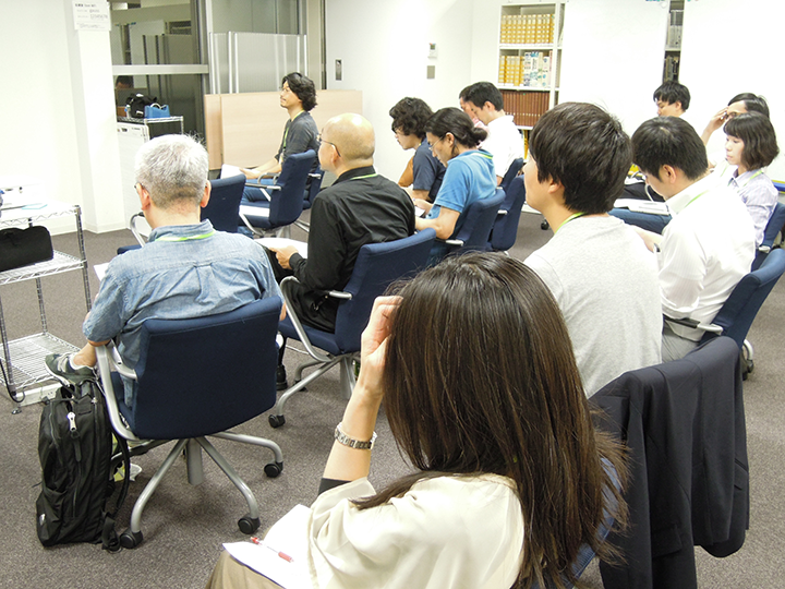 写真:サービスビジネスモデル研究会の様子
