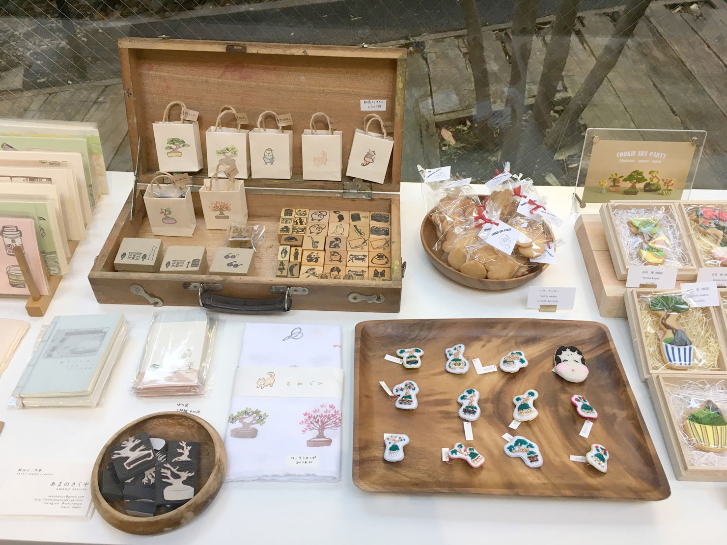 写真:『I LOVE 盆栽』に掲載されている作家さんの作品、グッズ(その1)