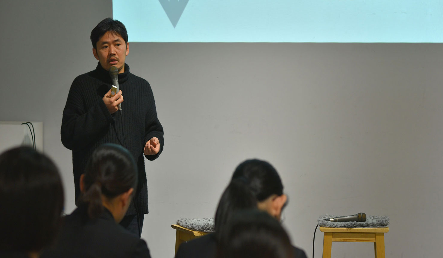 写真：代表取締役社長でインフォメーションアーキテクトの長谷川敦士による講演の様子