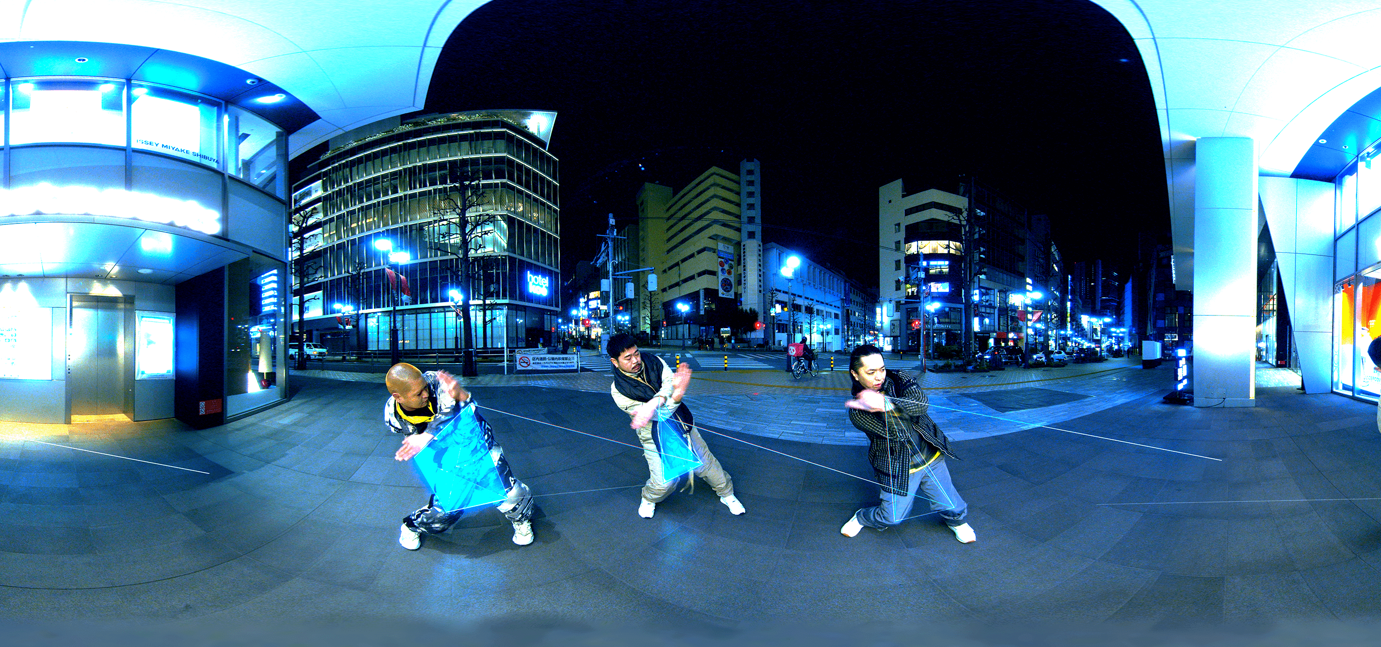 キャプチャ：制作したVR映像。街中の路上でダンサーたちが踊っている様子。