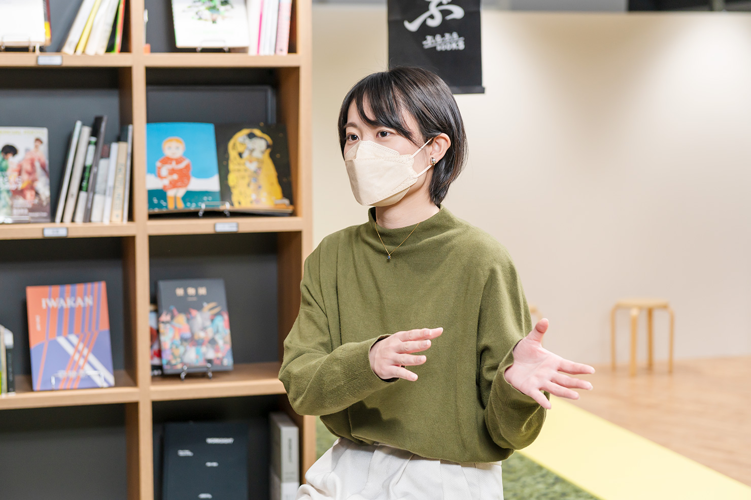 写真:対話中の成瀬