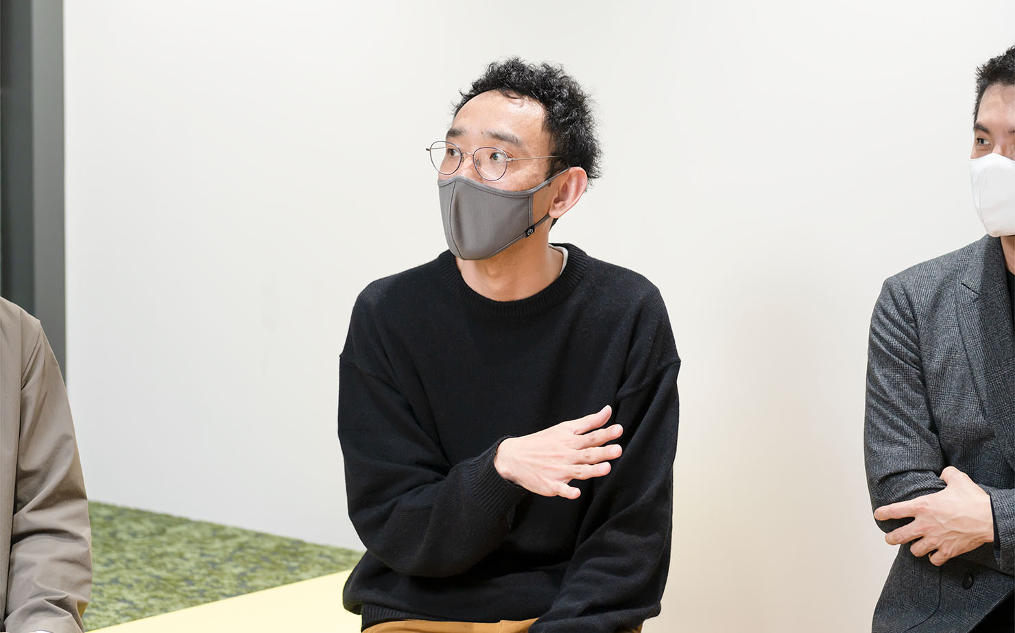 写真:対話中の小橋