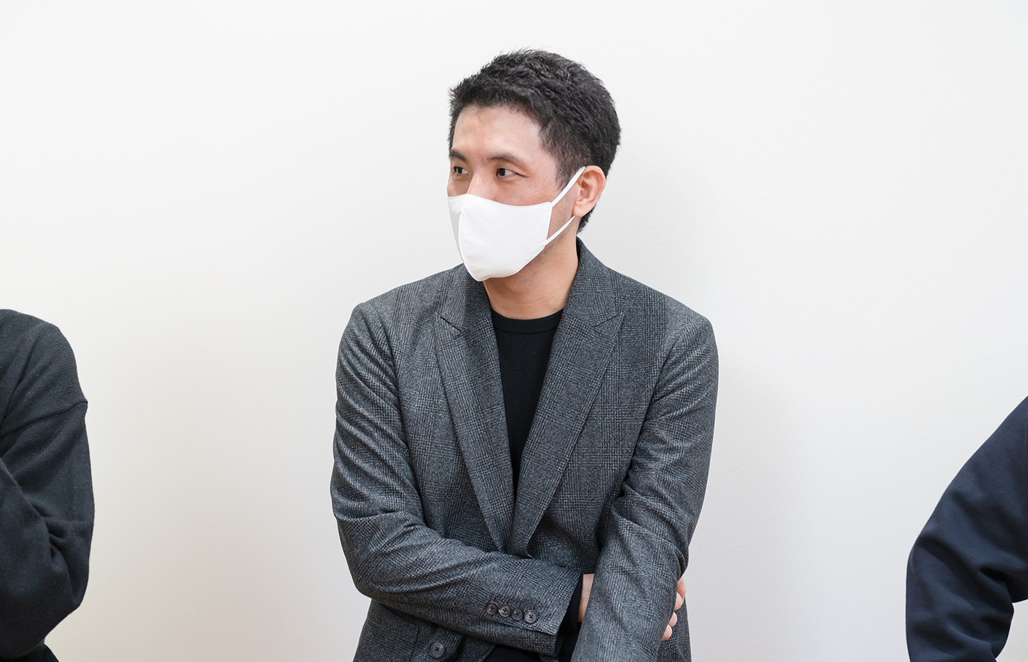 写真:対話中の大崎