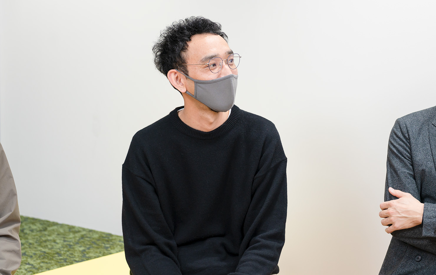 写真:対話中の小橋