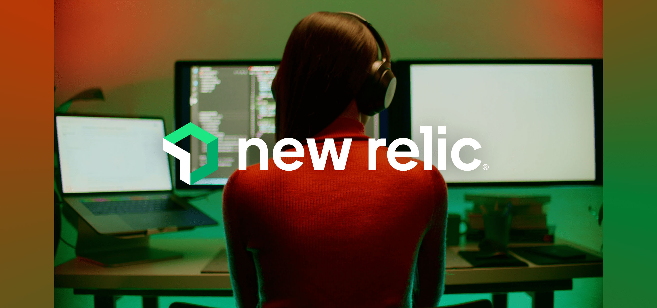 画像:トップのイメージ。ブランディングムービーのカットのキャプチャーとNew Relicのロゴ。エンジニアの女性がPC画面に向かい仕事している様子が映されている。