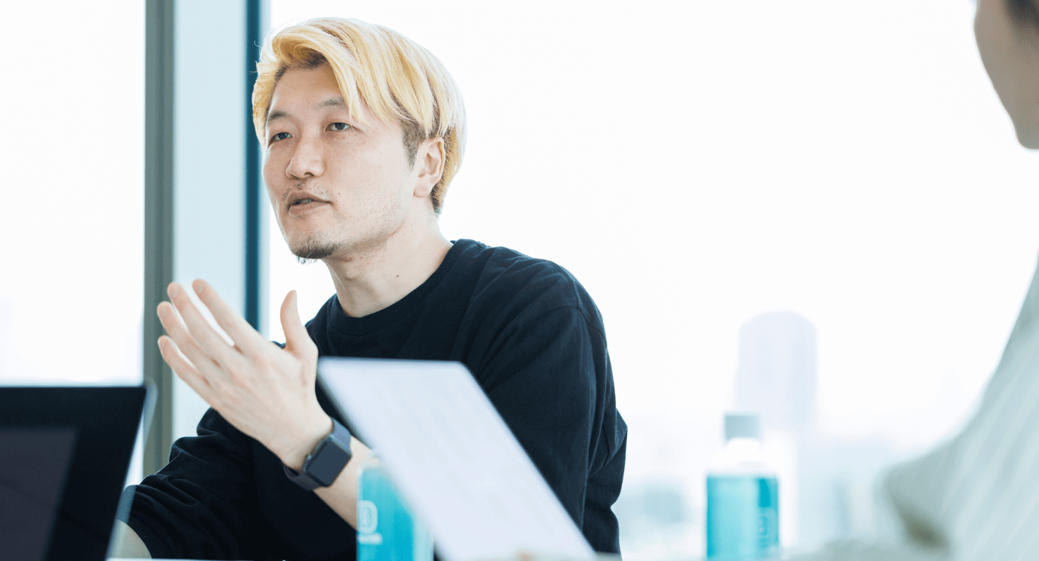 写真:渡邉惇史さんが話している様子。