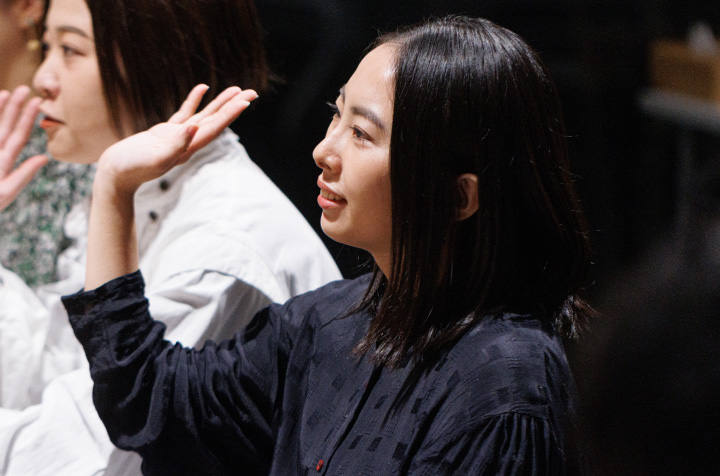 写真:参加者が対話する様子