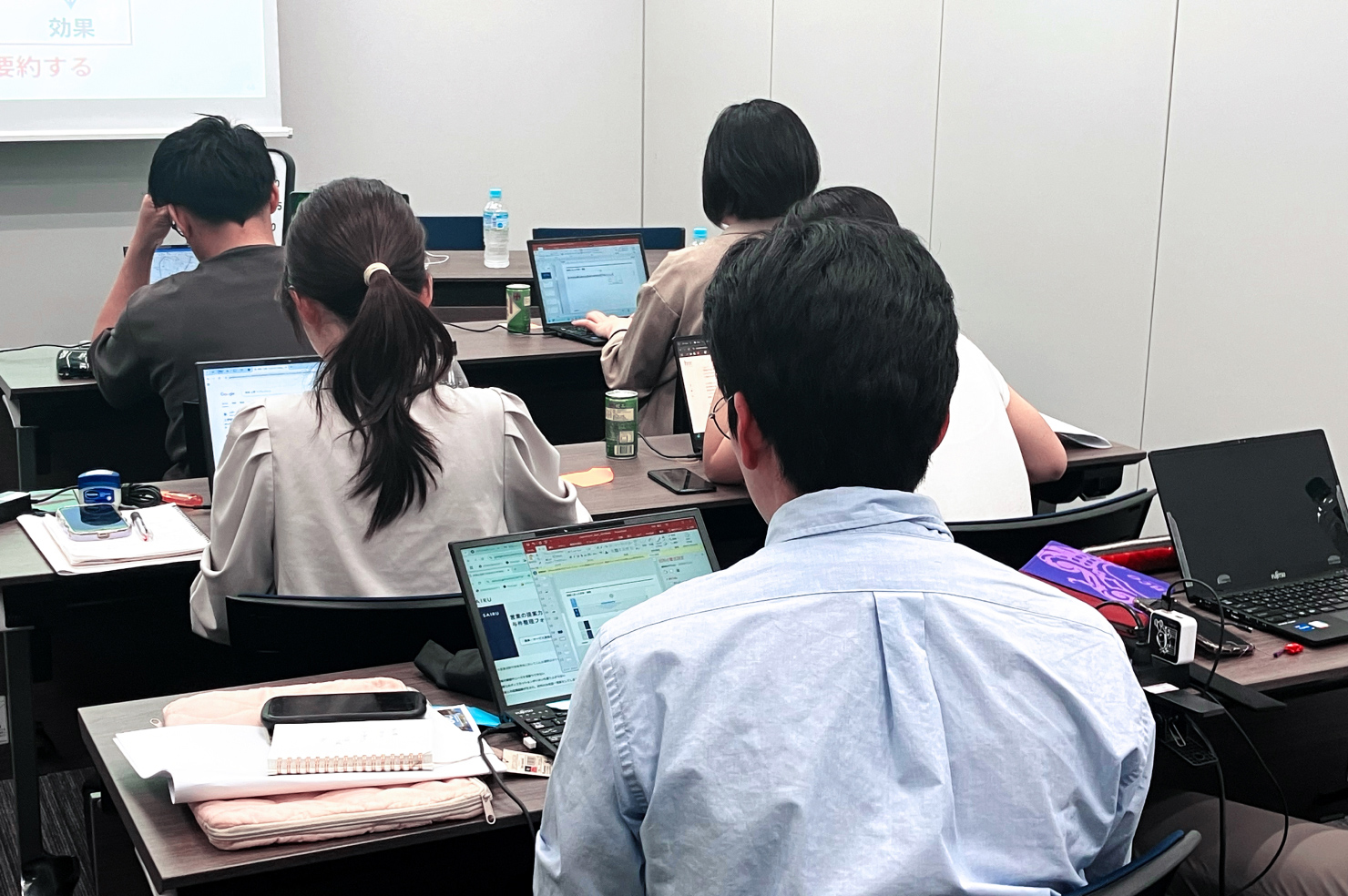 ワークに取り組む受講者の写真