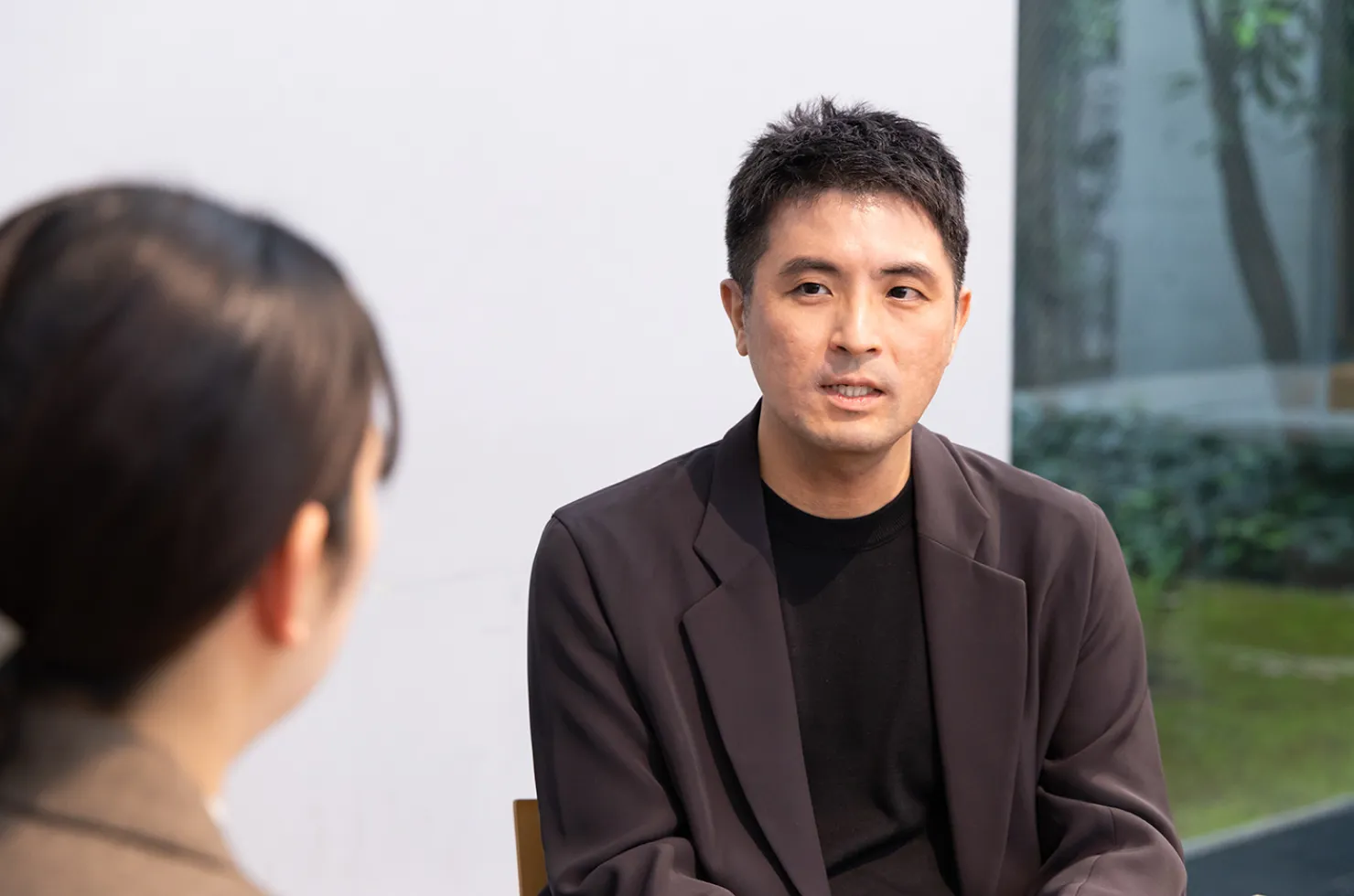 大崎が話している様子。