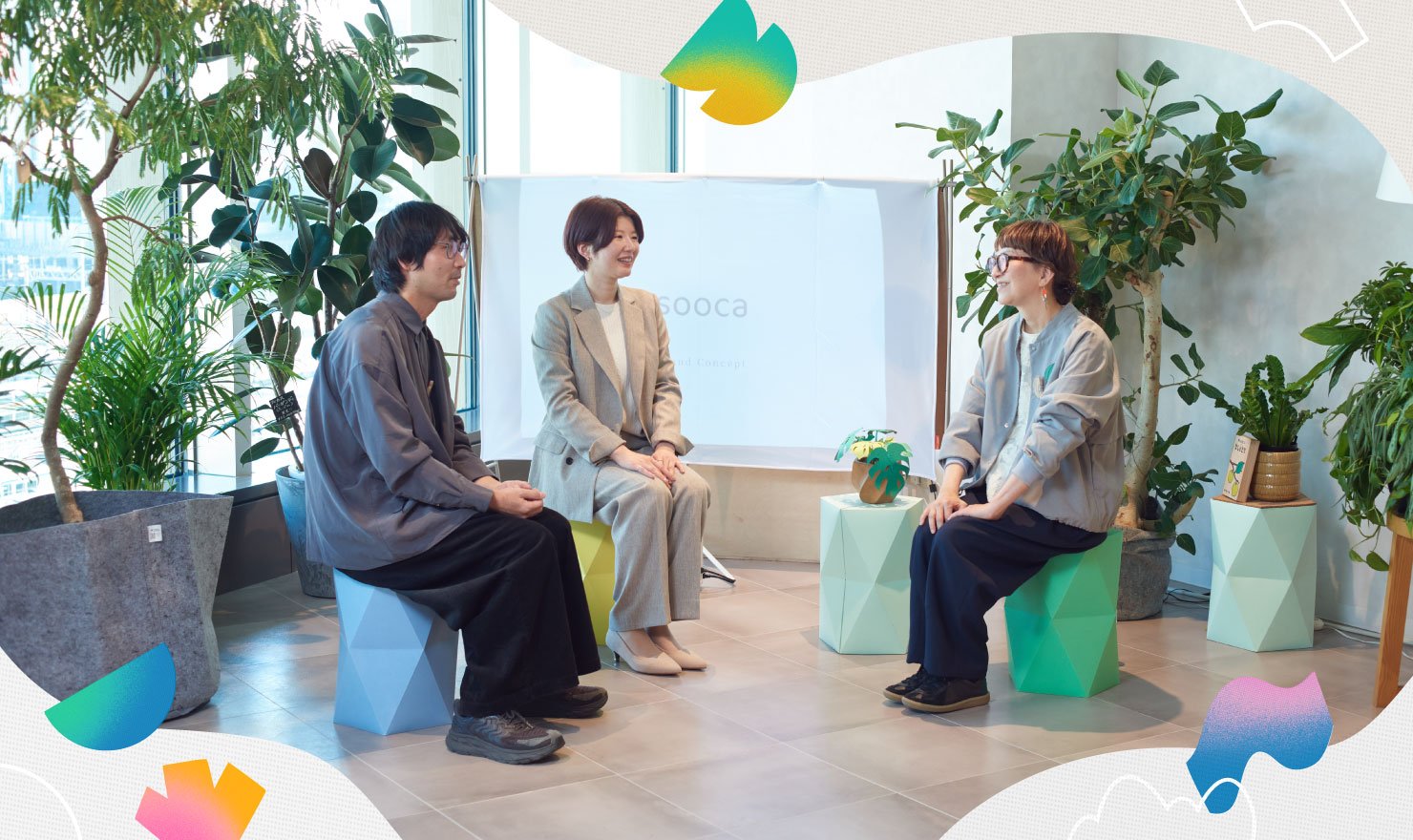 記事のメインビジュアル。竹中庭園がオープンしたポップアップショップ「sooca（ソーカ）」の店内で、3名が鼎談を行う様子。