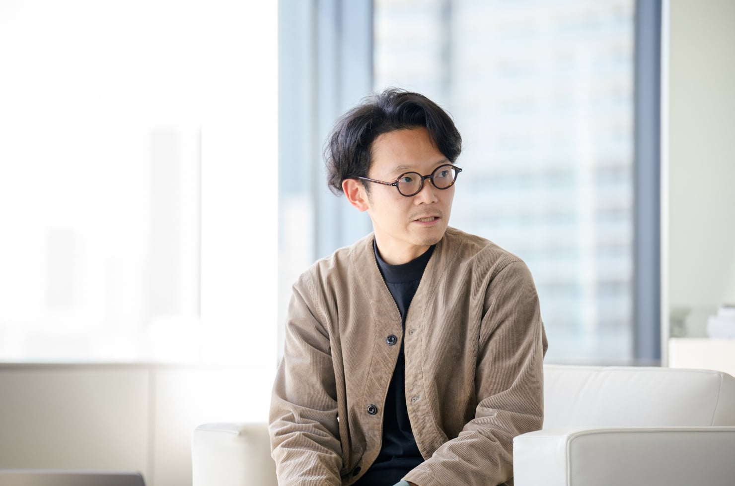 写真。金子氏が話している様子。
