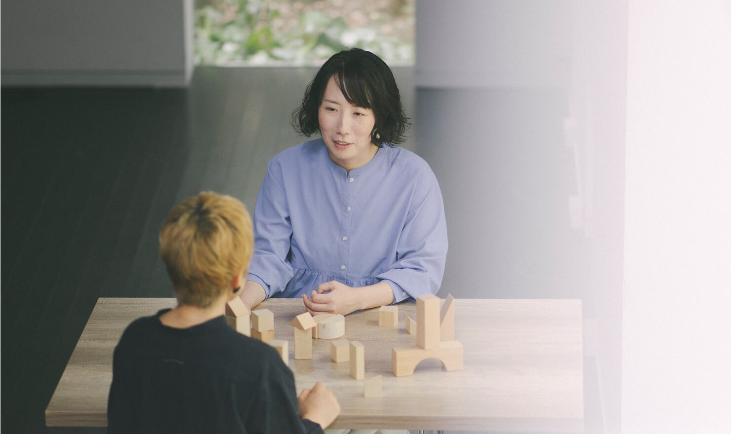 中西が話している様子