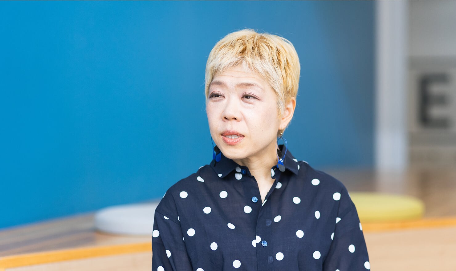 高石が話す様子